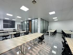 智慧港企业孵化基地